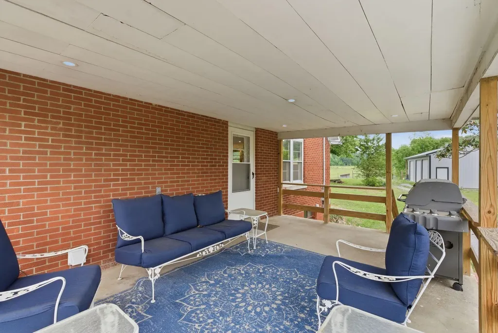 5029 S Highway 379 Jamestown KY 42629