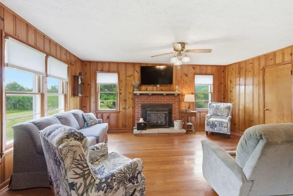 5029 S Highway 379 Jamestown KY 42629