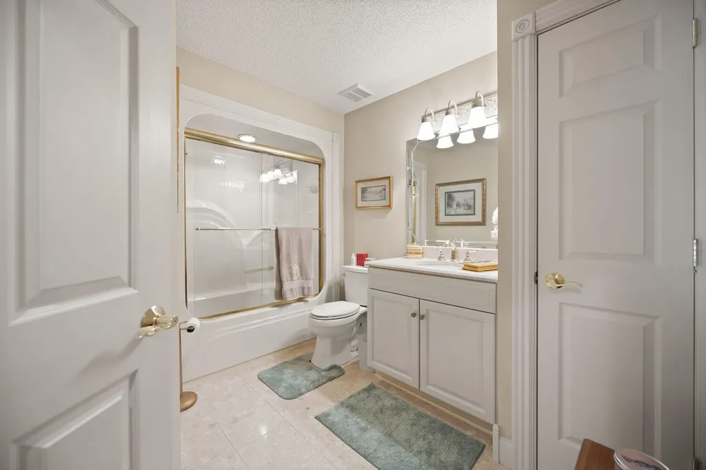 512 W Canterbury Drive Bronston KY 42518