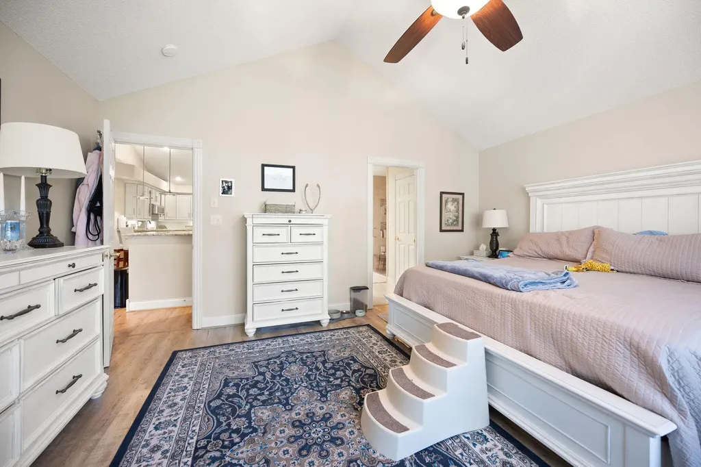 512 W Canterbury Drive Bronston KY 42518