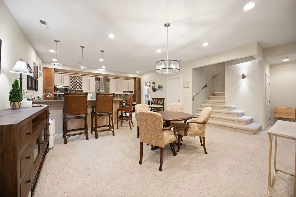 512 W Canterbury Drive Bronston KY 42518