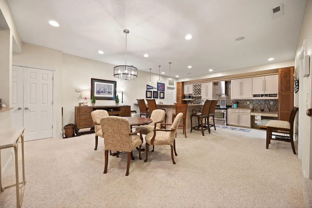 512 W Canterbury Drive Bronston KY 42518