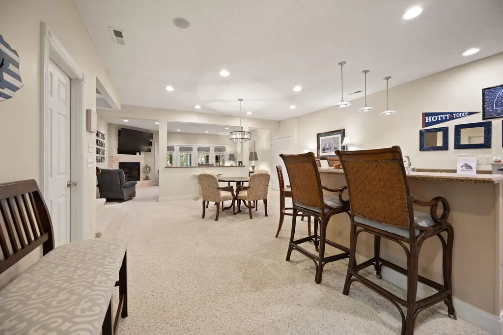 512 W Canterbury Drive Bronston KY 42518