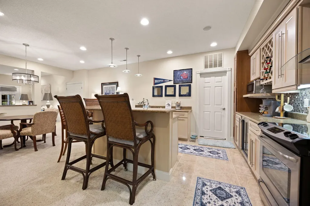 512 W Canterbury Drive Bronston KY 42518