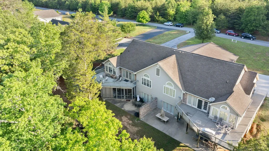 512 W Canterbury Drive Bronston KY 42518