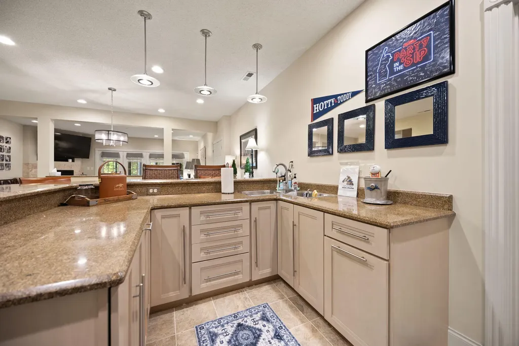 512 W Canterbury Drive Bronston KY 42518