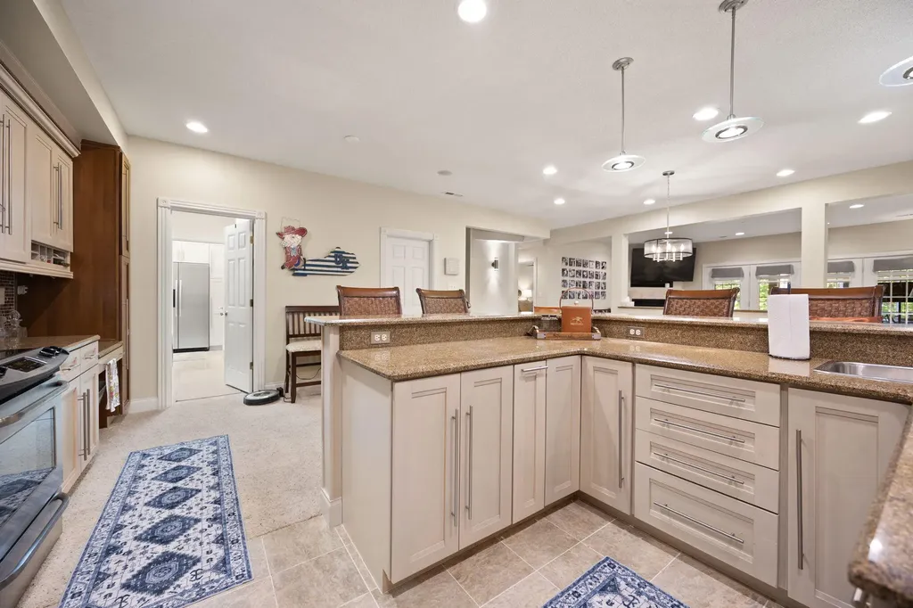 512 W Canterbury Drive Bronston KY 42518