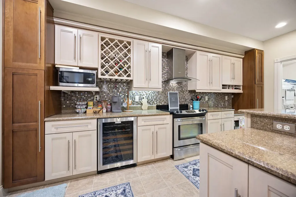 512 W Canterbury Drive Bronston KY 42518