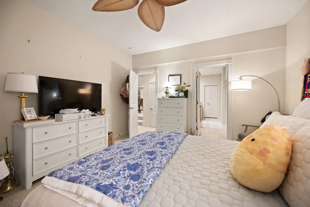512 W Canterbury Drive Bronston KY 42518