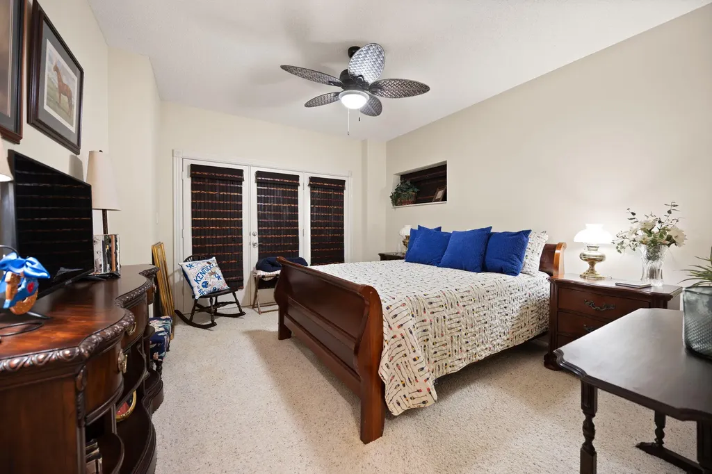 512 W Canterbury Drive Bronston KY 42518