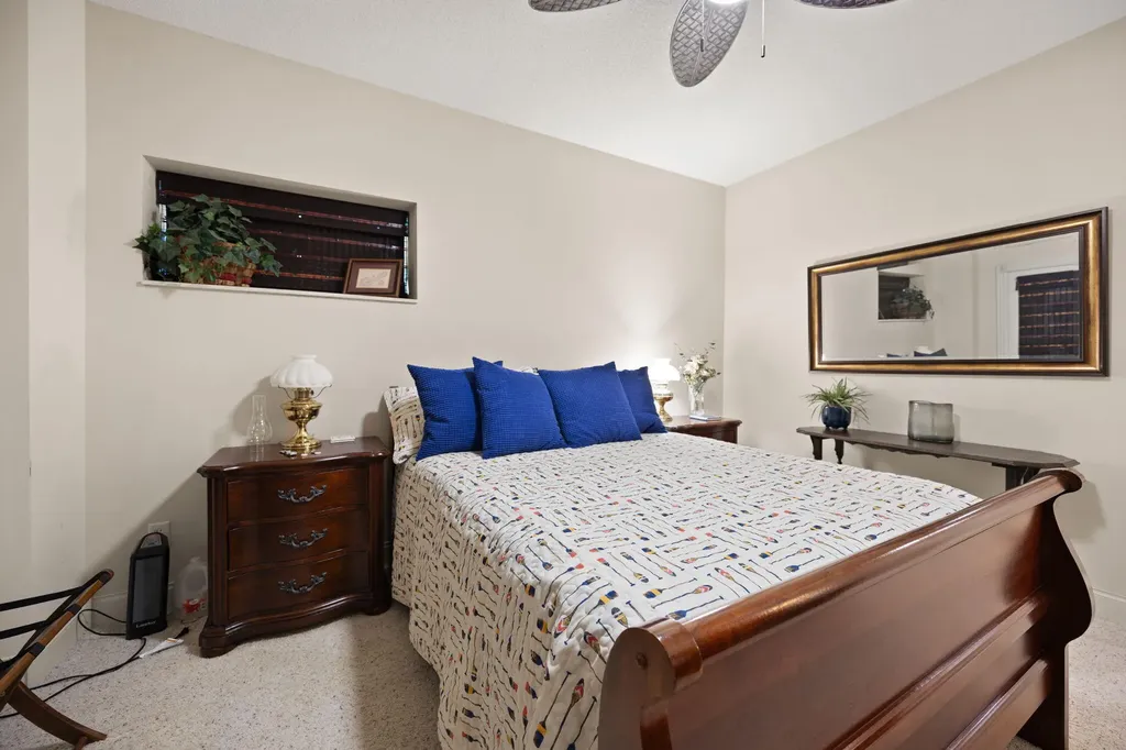 512 W Canterbury Drive Bronston KY 42518