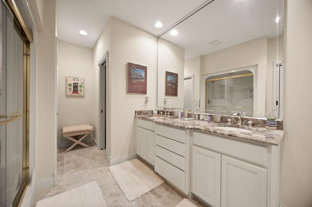 512 W Canterbury Drive Bronston KY 42518