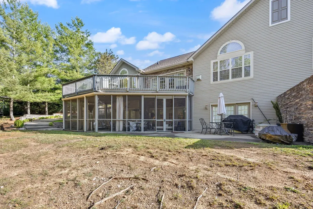 512 W Canterbury Drive Bronston KY 42518