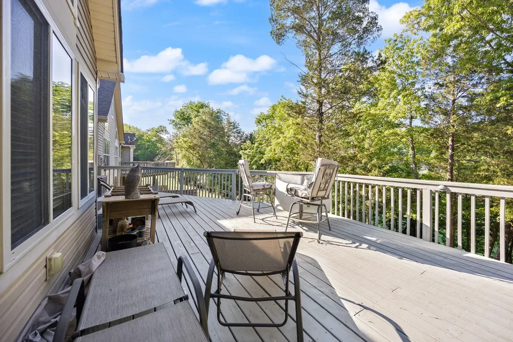 512 W Canterbury Drive Bronston KY 42518