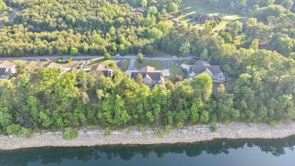 512 W Canterbury Drive Bronston KY 42518