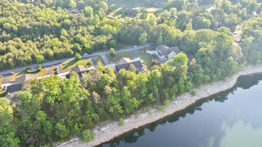 512 W Canterbury Drive Bronston KY 42518