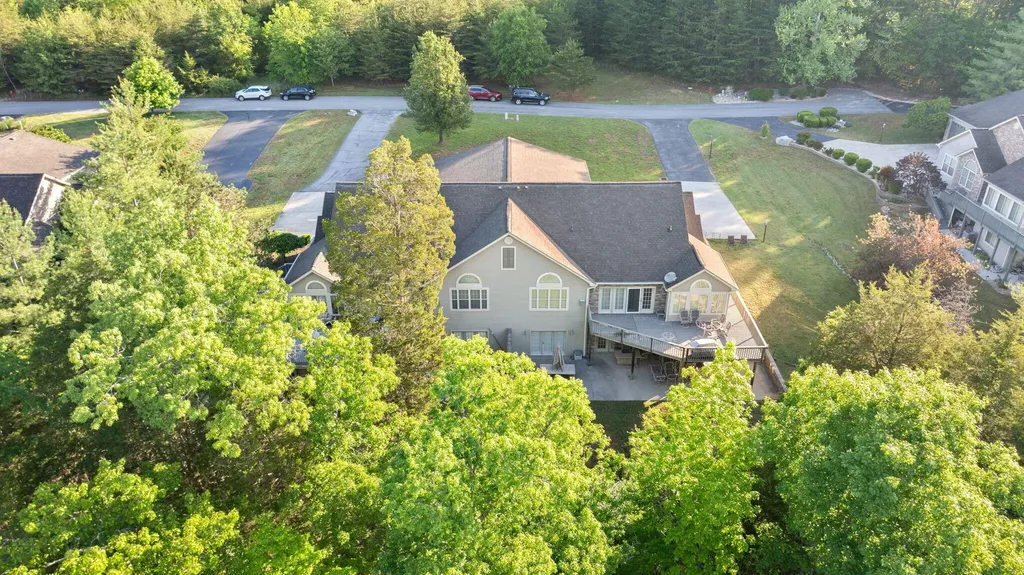512 W Canterbury Drive Bronston KY 42518