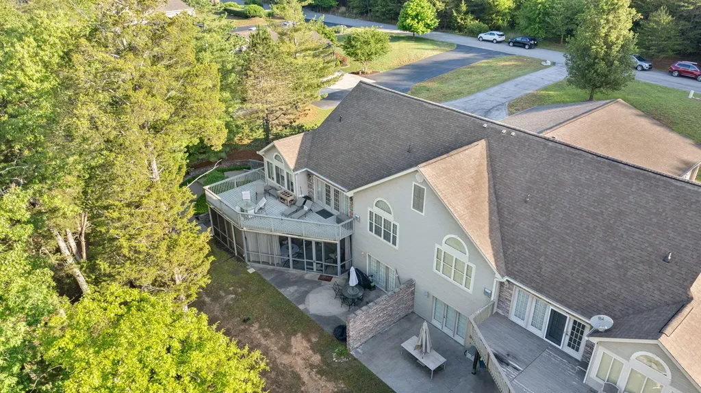 512 W Canterbury Drive Bronston KY 42518