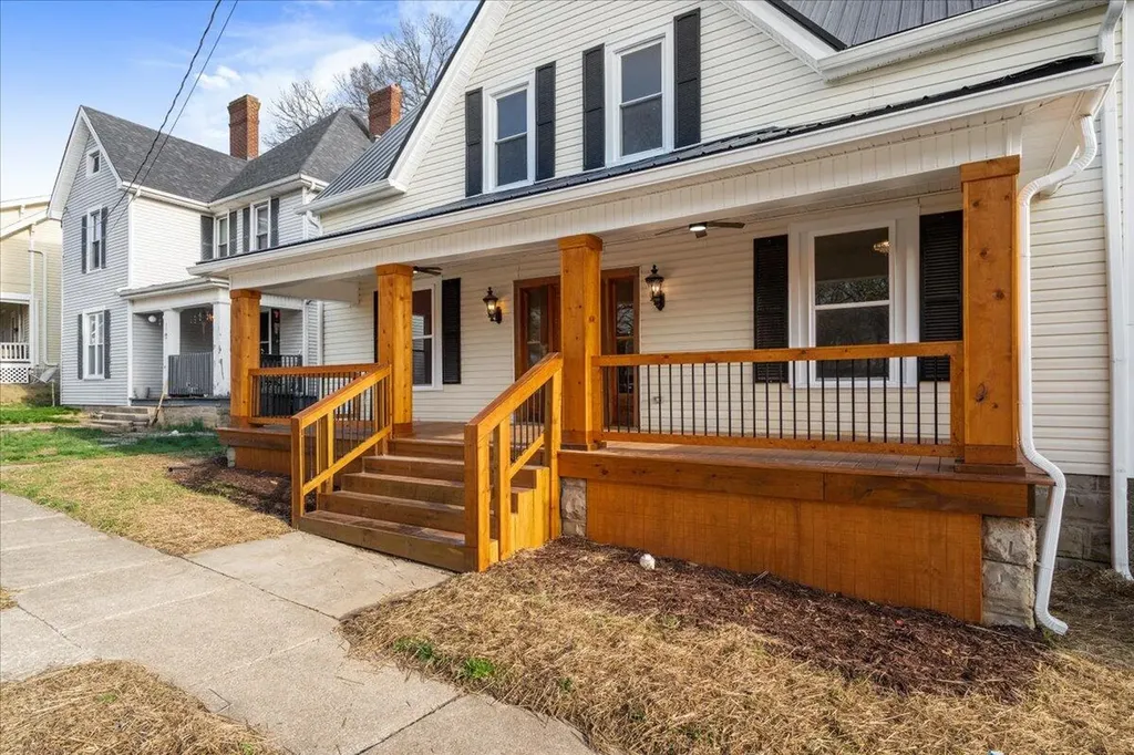 221 W Hickman Street Winchester KY 40391