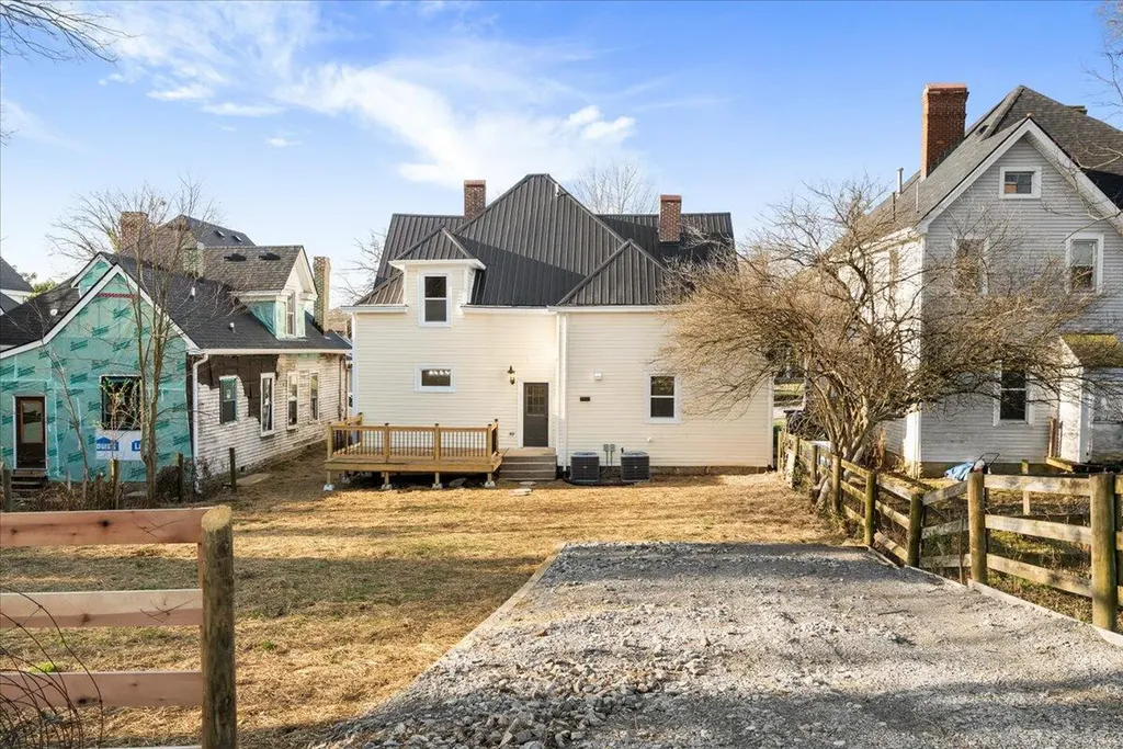 221 W Hickman Street Winchester KY 40391