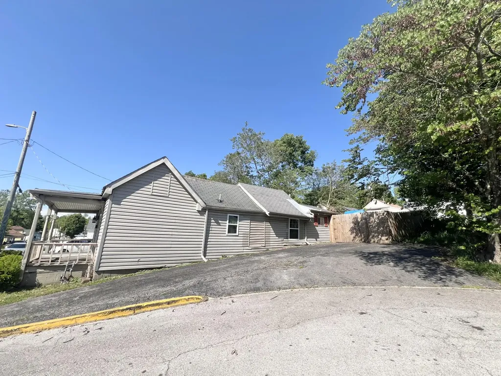 870 Lylesville Street Paris KY 40361