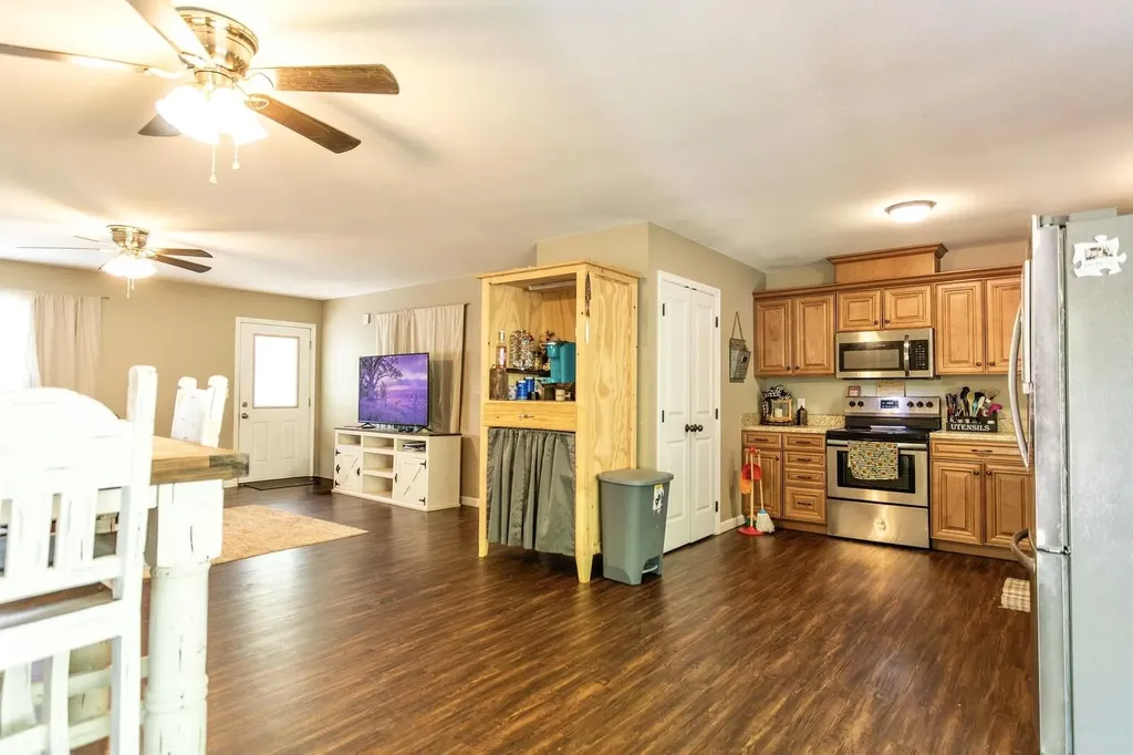 980 State Highway 1009 Monticello KY 42633