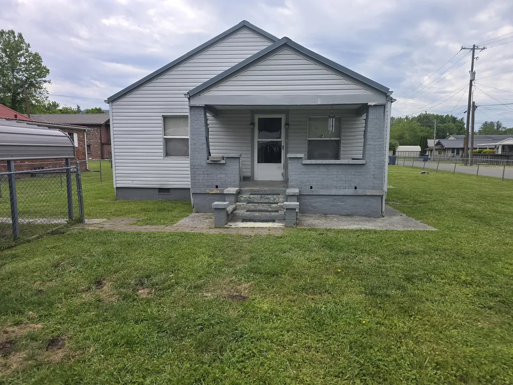 2002 Winchester Avenue Middlesboro KY 40965