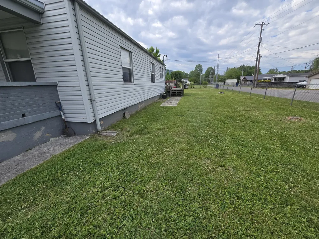2002 Winchester Avenue Middlesboro KY 40965