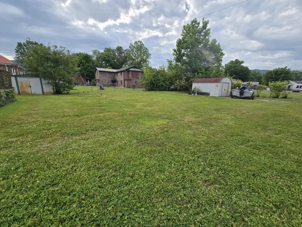 2002 Winchester Avenue Middlesboro KY 40965