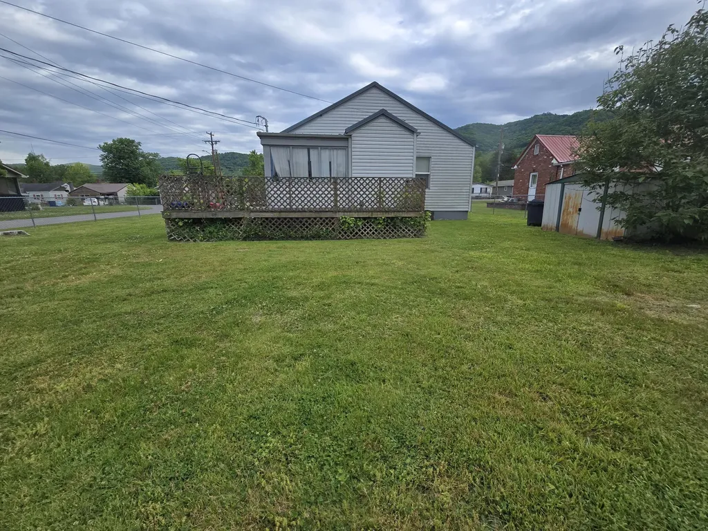 2002 Winchester Avenue Middlesboro KY 40965