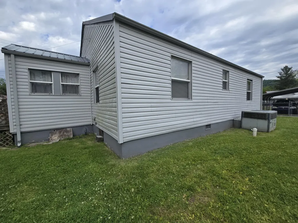 2002 Winchester Avenue Middlesboro KY 40965