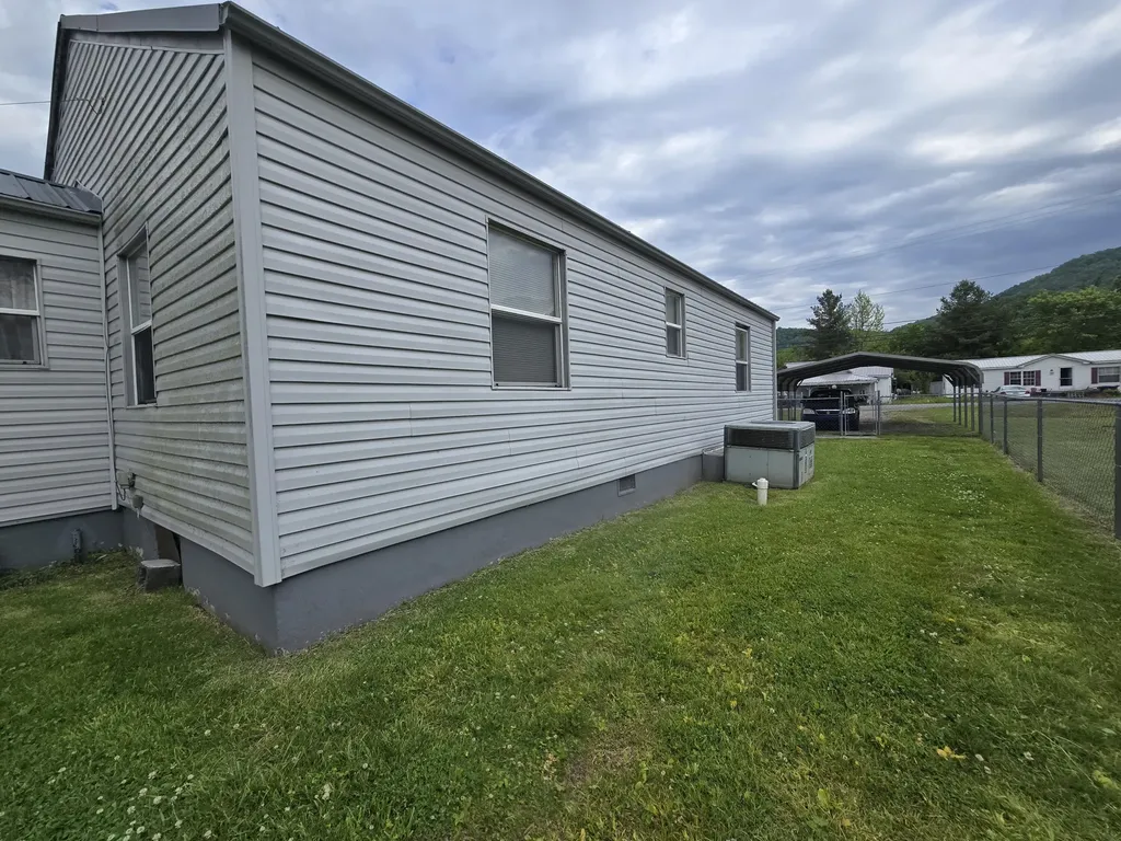 2002 Winchester Avenue Middlesboro KY 40965