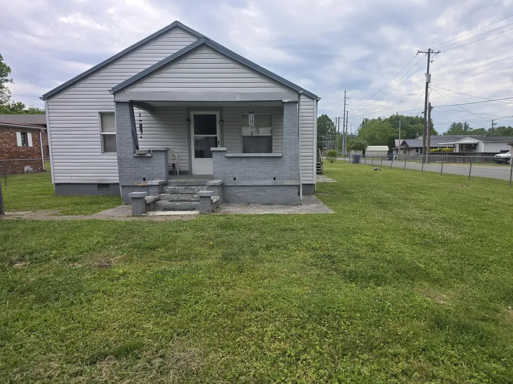 2002 Winchester Avenue Middlesboro KY 40965