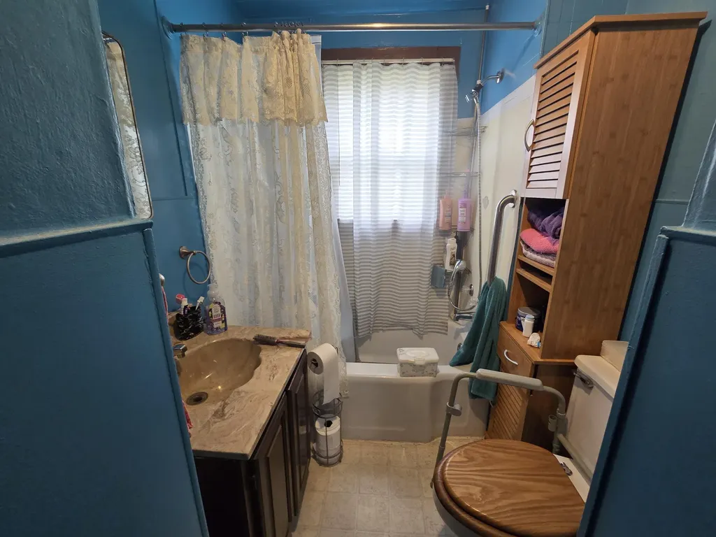 2002 Winchester Avenue Middlesboro KY 40965