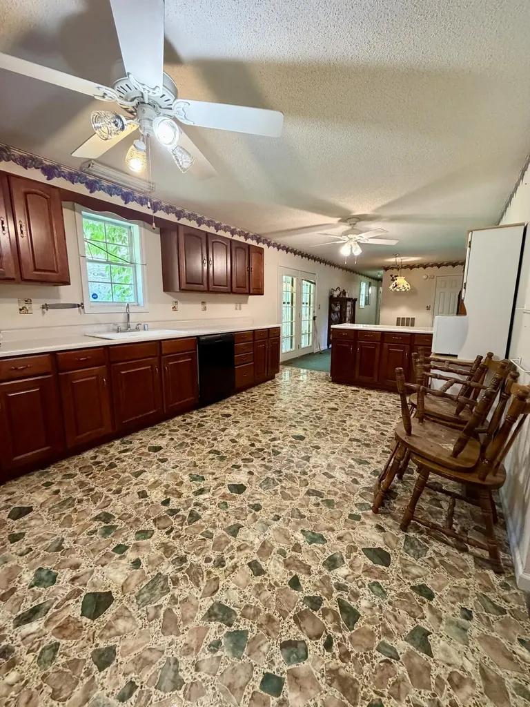 2071 E Highway 577 Manchester KY 40962