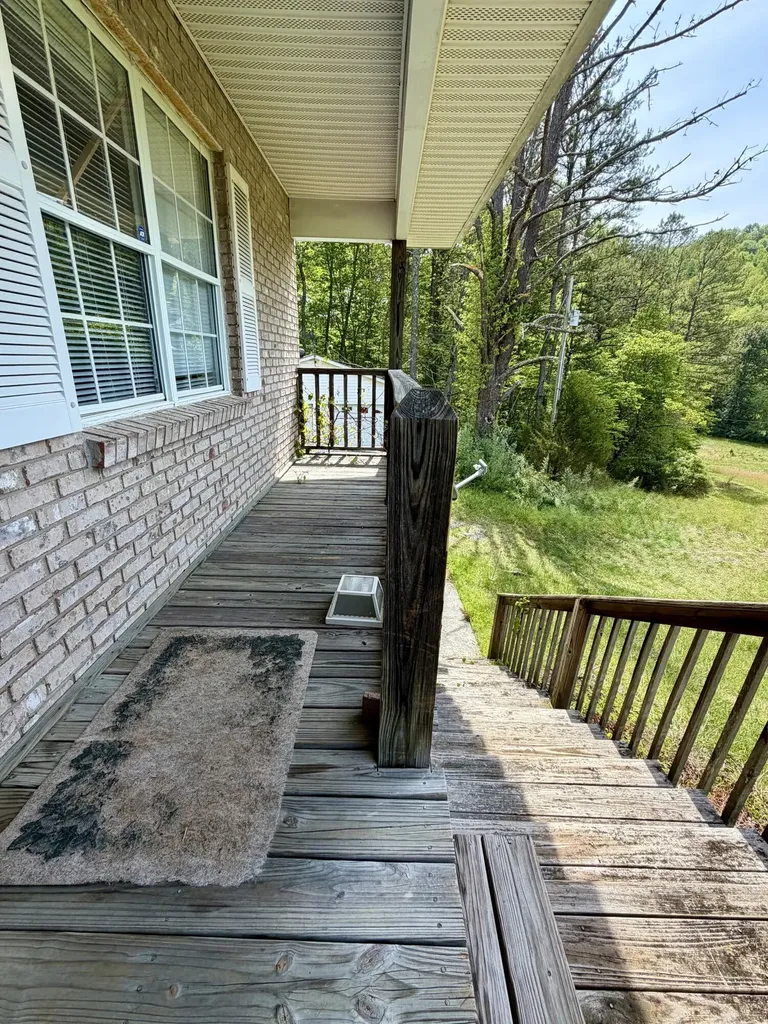 2071 E Highway 577 Manchester KY 40962
