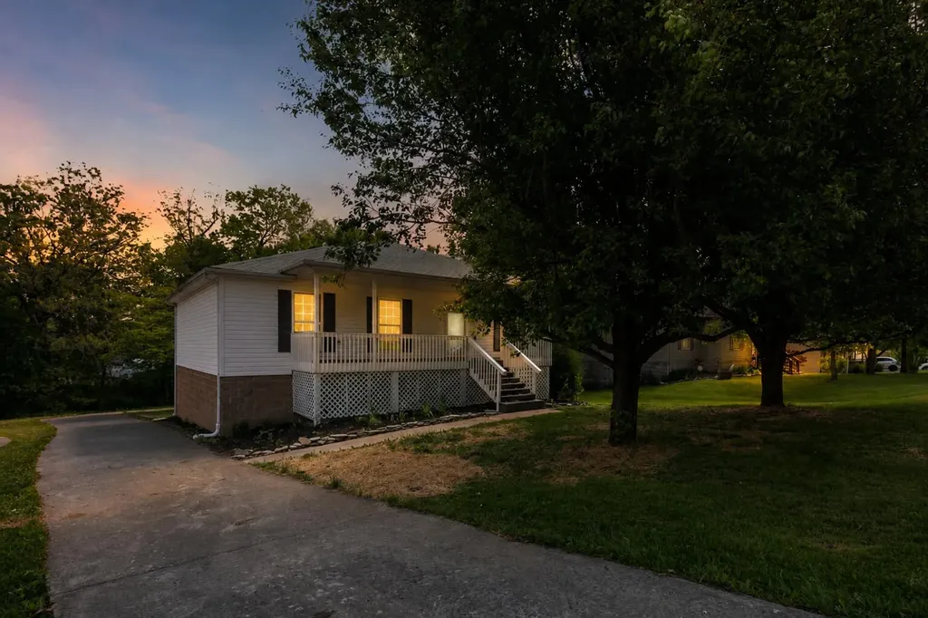 170 W Kentucky Avenue Junction City KY 40440