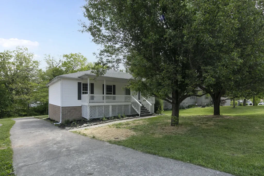 170 W Kentucky Avenue Junction City KY 40440