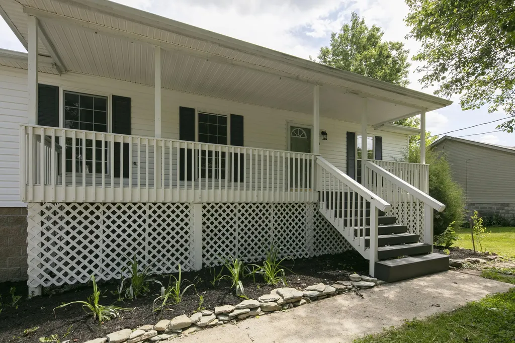 170 W Kentucky Avenue Junction City KY 40440