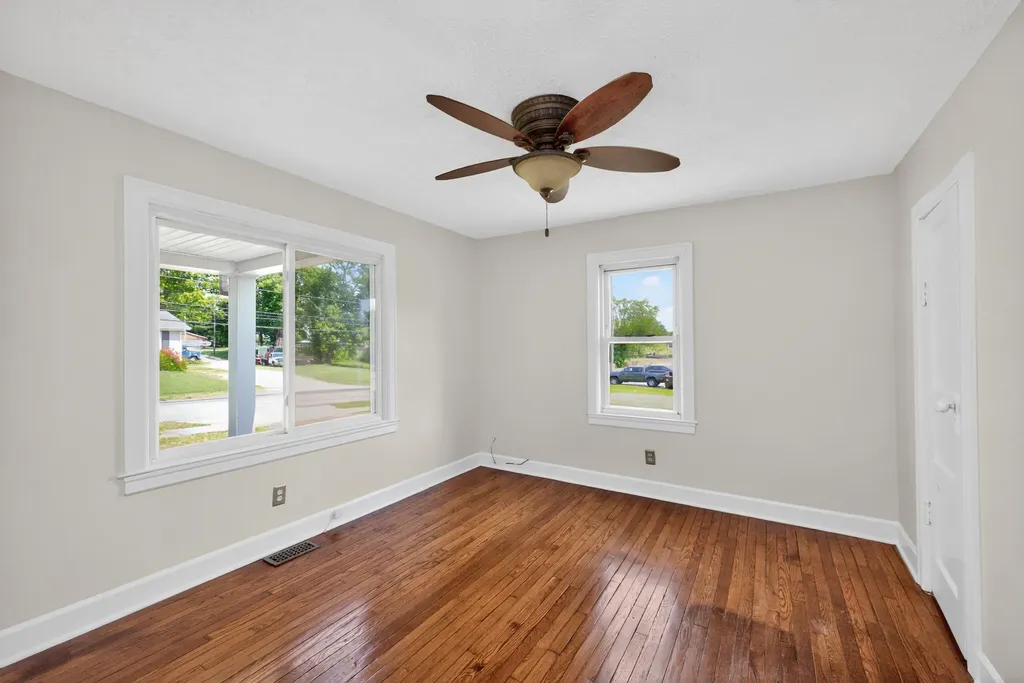 286 High Street Versailles KY 40383