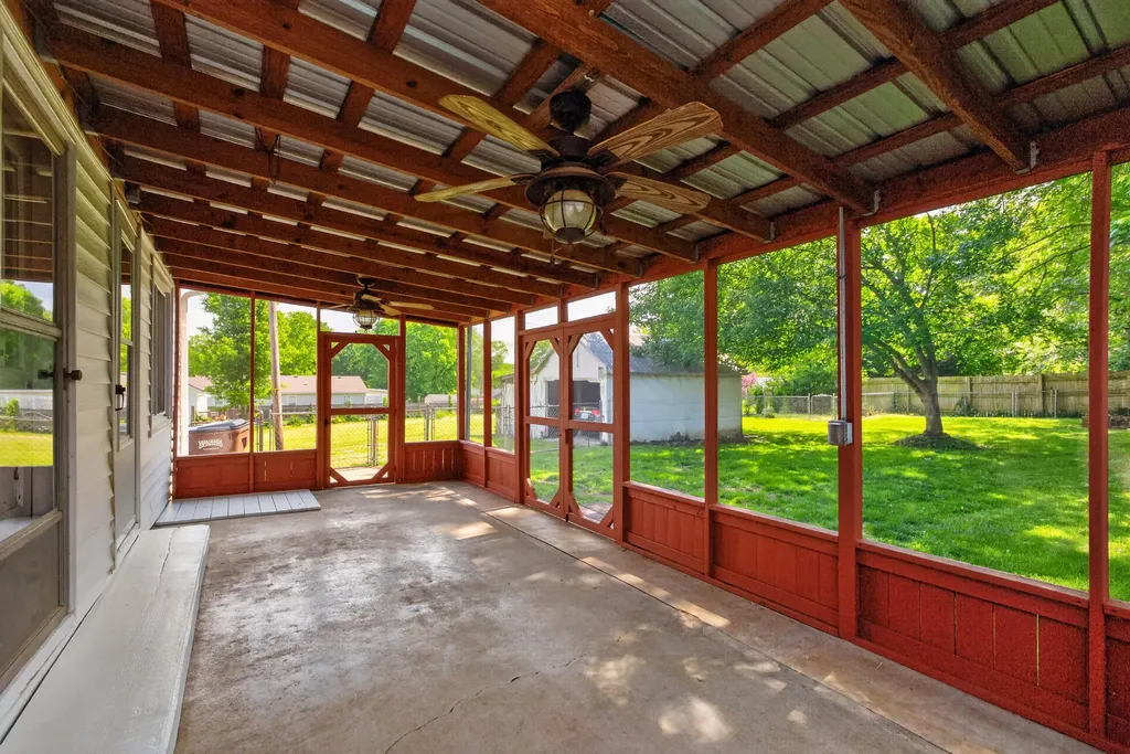 286 High Street Versailles KY 40383