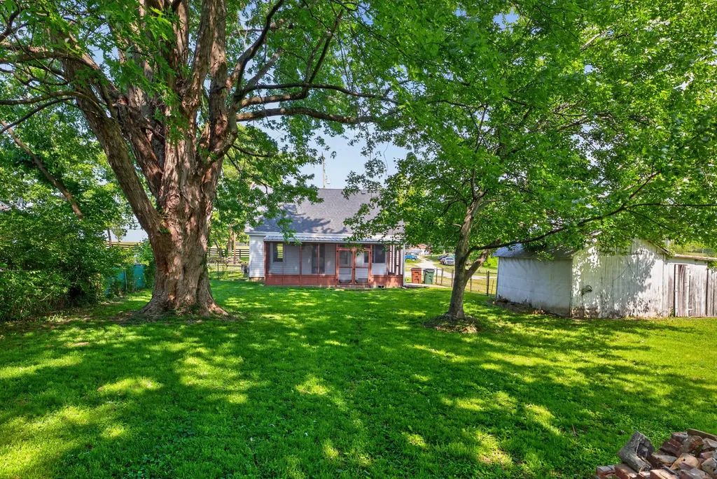 286 High Street Versailles KY 40383