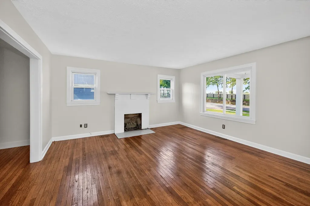 286 High Street Versailles KY 40383