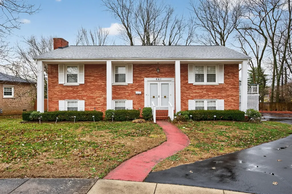 641 Bellcastle Road Lexington KY 40505