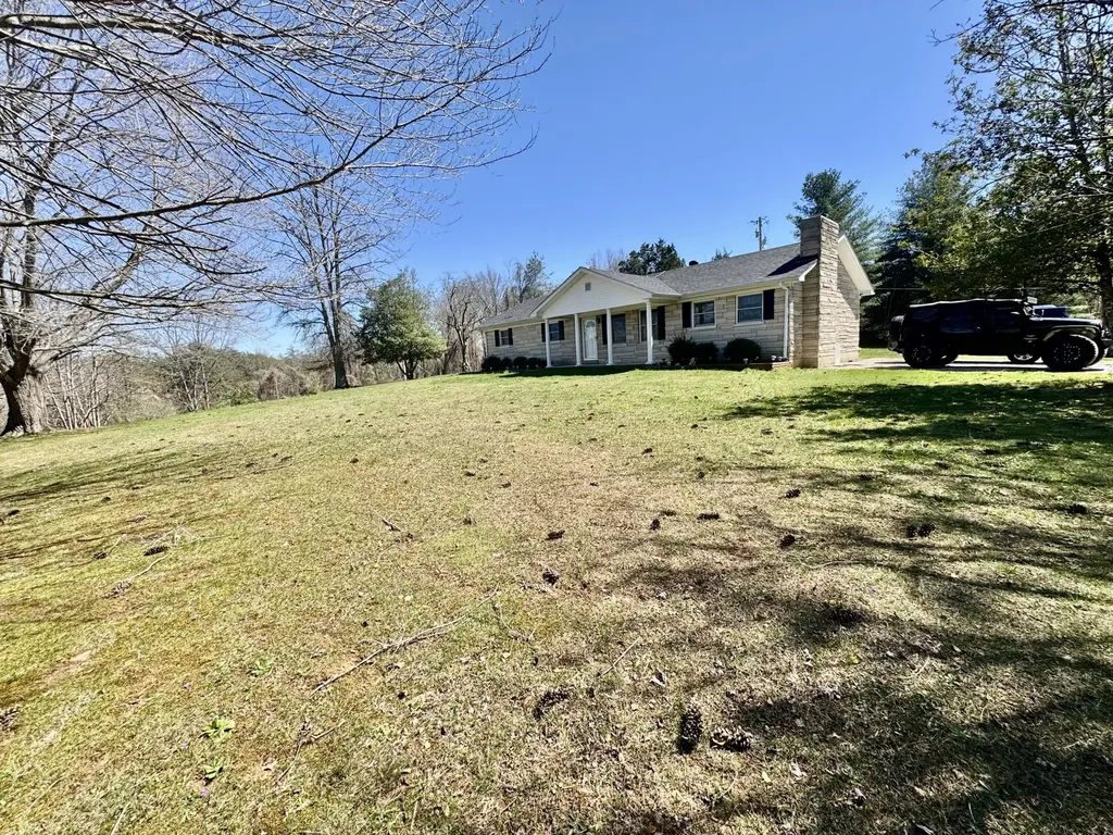 521 Clearcreek Road Irvine KY 40336