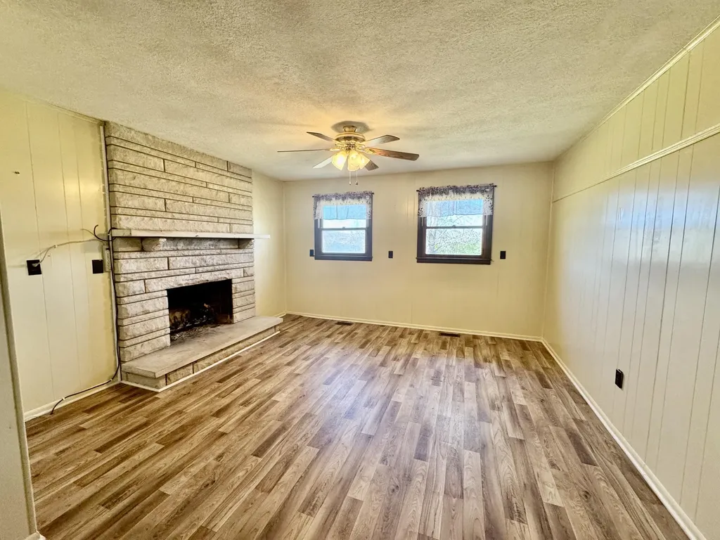 521 Clearcreek Road Irvine KY 40336