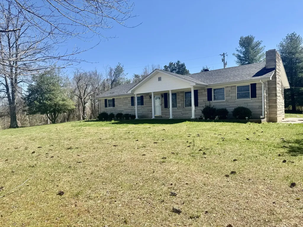 521 Clearcreek Road Irvine KY 40336