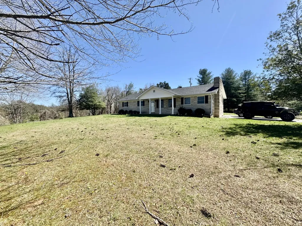 521 Clearcreek Road Irvine KY 40336