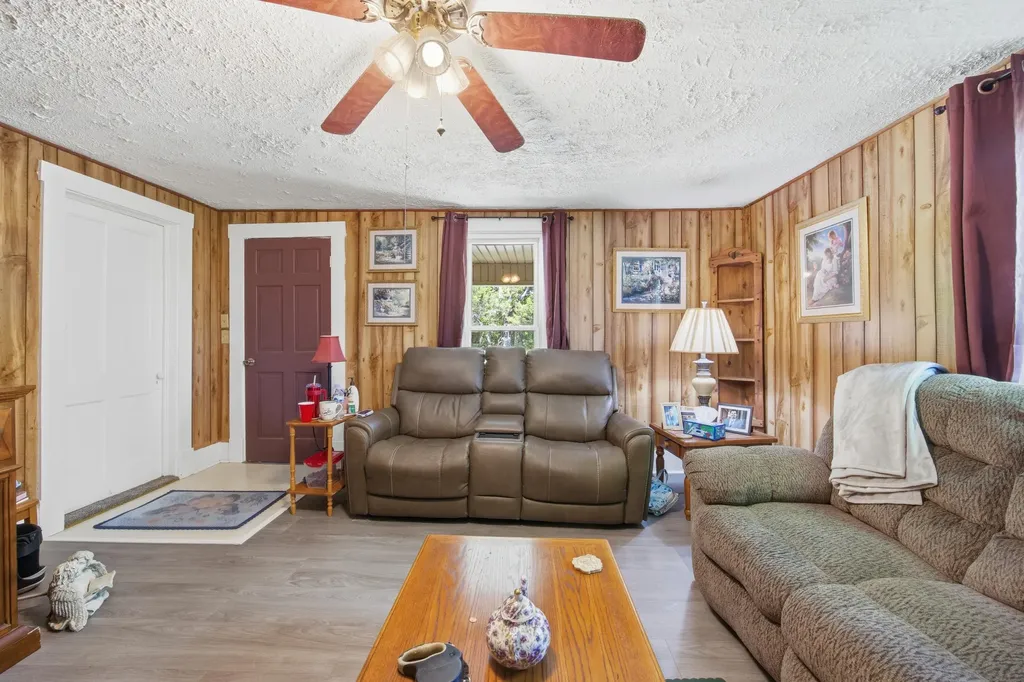 1087 Searcy School Road Lawrenceburg KY 40342