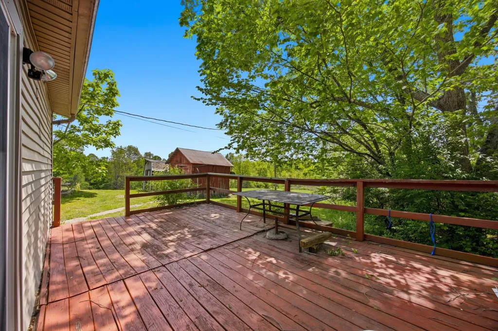 1087 Searcy School Road Lawrenceburg KY 40342